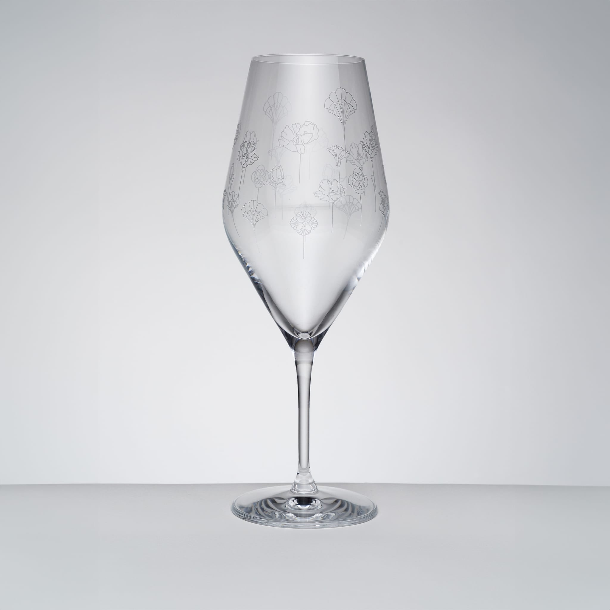 Tulipanformet champagneglas i klart krystalglas med fint flower mønster til borddækning fra Frederik Bagger