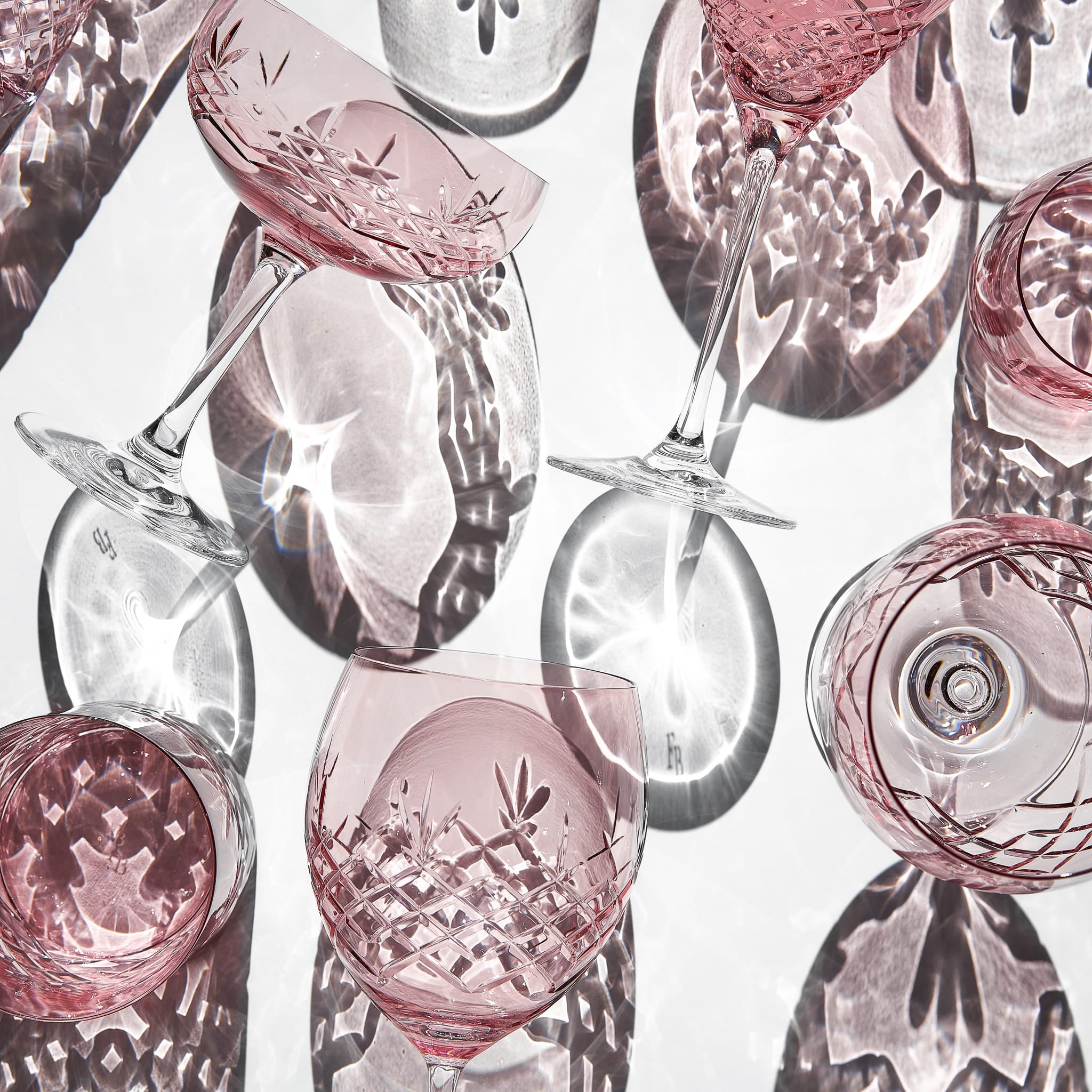 Facetslebne champagneglas i lyserødt krystalglas med diamantmønster fra Frederik Bagger fra Crispy-serien