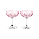 To facetslebne champagneskåle i rosa krystalglas med diamantmønster og klart stilk fra Frederik Bagger