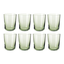 Sæt med otte grønne, cylinderformede drikkeglas i klart glas fra Frederik Bagger til borddækning og servering