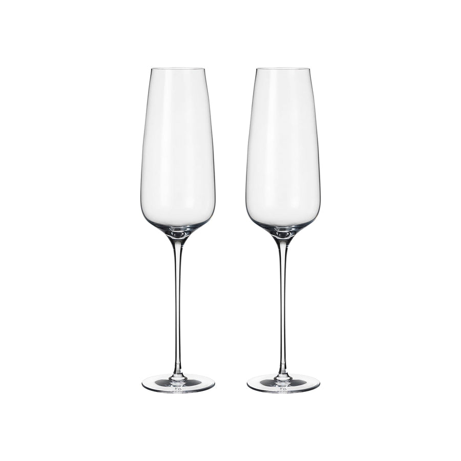 To mundblæste champagneglas i klart krystalglas med tynde stilke til servering fra Frederik Bagger Adda