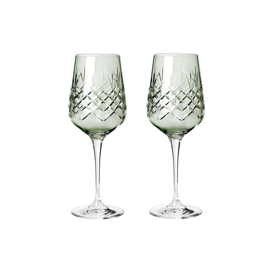 To facetslebne vinglas i grønligt krystalglas med diamantmønster og tynde stilke fra Frederik Bagger Crispy Madame Emerald