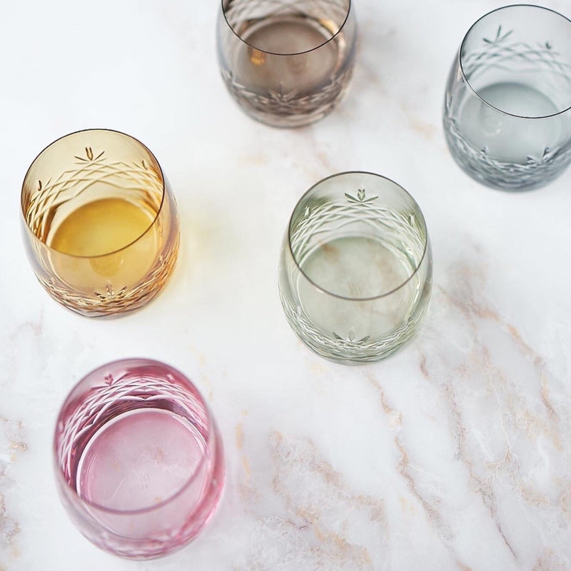 Farvede facetslebne drikkeglas i krystal med diamantmønster i citrine, røget, grønt, blå og pink fra Frederik Bagger.